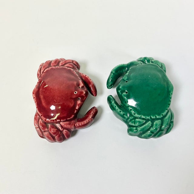 Ceramic 1950s Vintage Boho Chic Coastal Trompe L’Oeil Style Crab Salt & Pepper Shakers - A Pair For Sale - Image 7 of 11