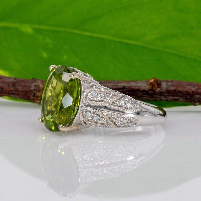 Metal 7.2Ct Peridot Ring With Earth Mined Diamond Halo: Solid 14k Gold, Size 6.75 For Sale - Image 7 of 10