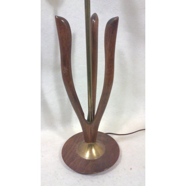 Mid-Century Modern 1950s Mid Century Modern Sculptural Walnut Table Lamp For Sale - Image 3 of 4