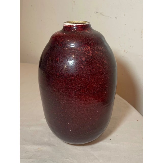 Rare Vintage Handmade Dean Maxfield Mullavey Nationals Ox Blood Red Pottery Vase For Sale - Image 11 of 12