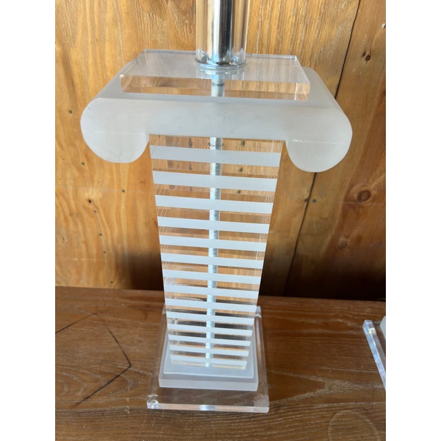 Bauer Vintage 1991 Bauer Lamp Co. Lucite & Frosted Acrylic Table Lamps – Pair | Art Deco Revival For Sale - Image 4 of 13