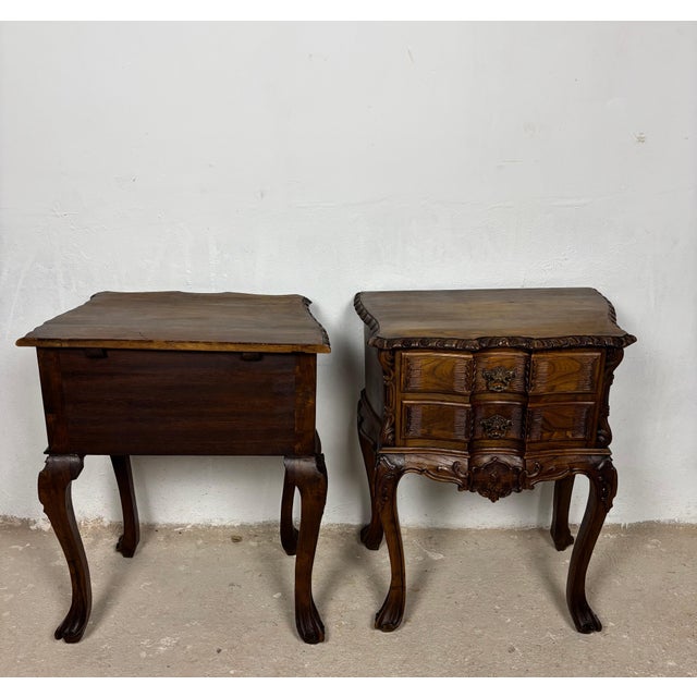 Brown Pair of Spanish Carved Louis XV Style Bedside Tables in Oak, 20th Century For Sale - Image 8 of 16