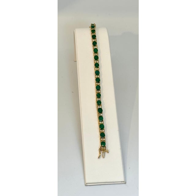 16 Carat Natural Emerald & Diamond Cocktail Tennis Bracelet 14 Karat Yellow Gold For Sale - Image 13 of 18