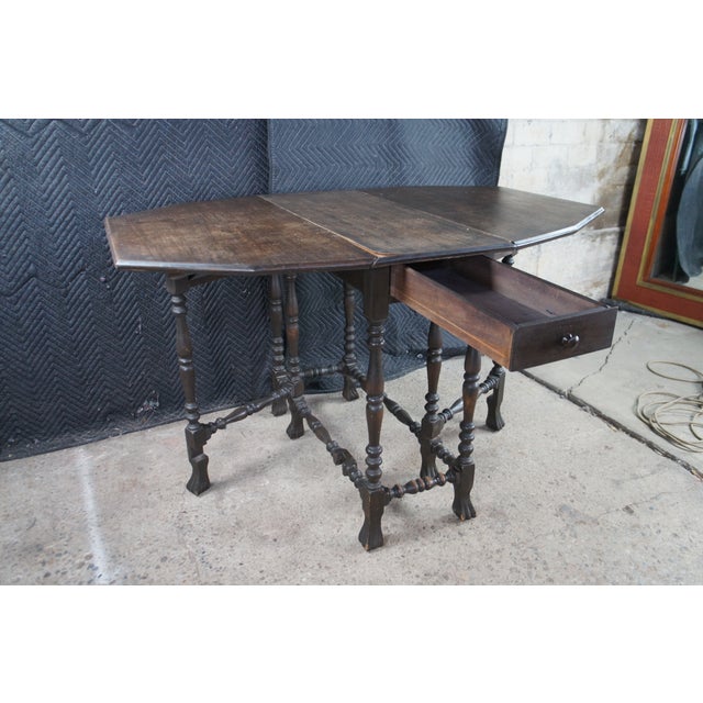 Antique William & Mary Style Walnut Dropleaf Gateleg Parlor Table For Sale - Image 4 of 14