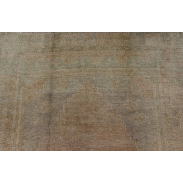 Mid 20th Century Faded Vintage Turkish Oushak Rug With Medallion Design in Taupe Tan Gray For Sale - Image 9 of 13
