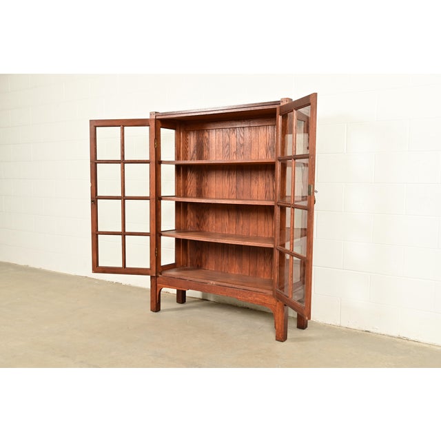 Charles Stickley Antique Mission Oak Arts & Crafts Bookcase Cabinet, Circa 1910 For Sale In South Bend - Image 6 of 14