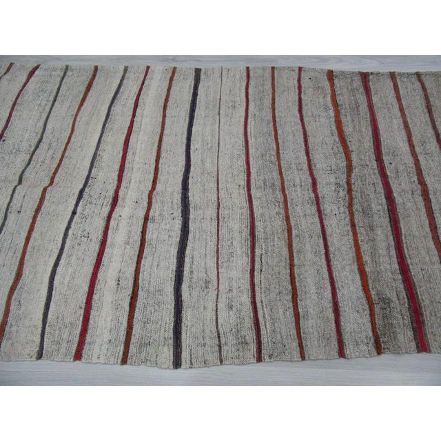 Mid-Century Modern Striped Vintage Turkish Kilim Rug - 4′8″ × 8′10″ For Sale - Image 3 of 6