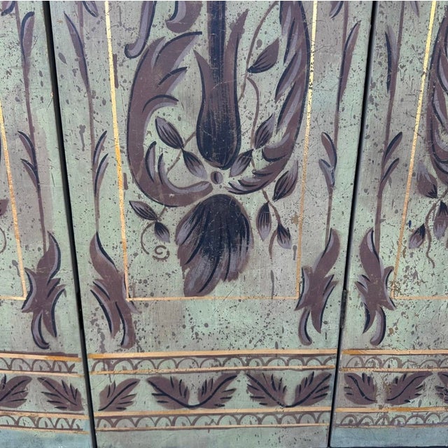 1920s Italian Art Deco Chinoiserie Four-Panel Hand-Painted Screen With Gold Gilt – Sage Green For Sale - Image 9 of 18