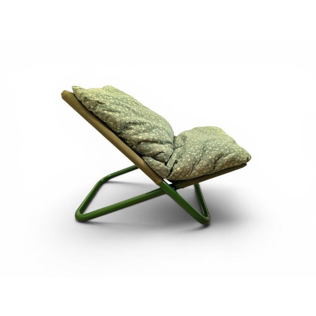 This stunning arflex lounge chair perfectly embodies the brilliance of avant-garde italian design, blending a relaxed...