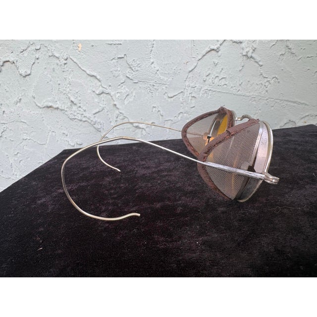 Antique Willson Service Goggles Style E With Original Metal Case, Amber Lenses, Patented 1915–1918 For Sale In Orlando - Image 6 of 12