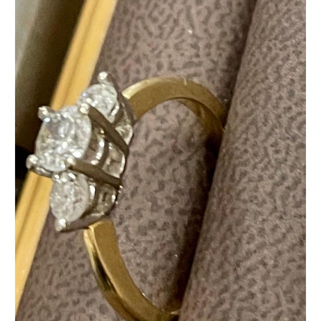 Three-Stone Diamond 1.0 Carat Traditional Ring/Band 14 Karat Yellow Gold For Sale - Image 4 of 18
