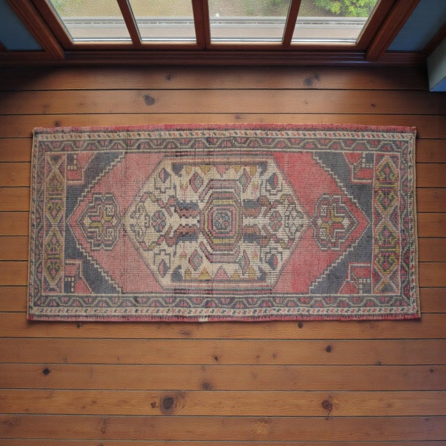 Farmhouse 1970s Small Rug, Entryway Rug, Bath Mat, Kitchen Decor, Turkish Rug, Doormat 1'12" X 3'11" For Sale - Image 3 of 10