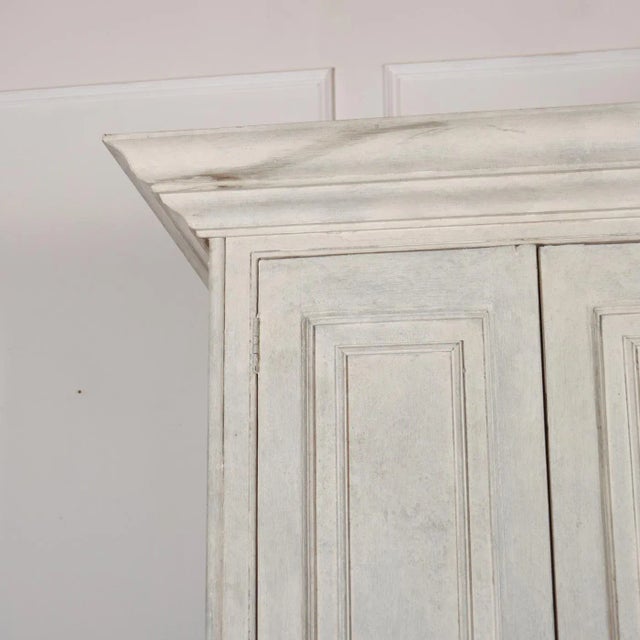 English Painted Linen Cupboard, 1890s For Sale - Image 4 of 8