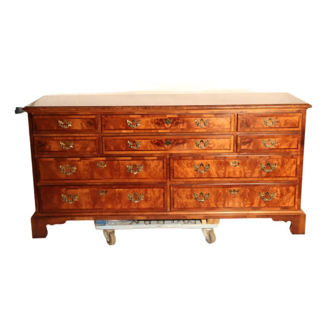 1970s Vintage Henredon Aston Court Banded Mahogany Dresser For Sale