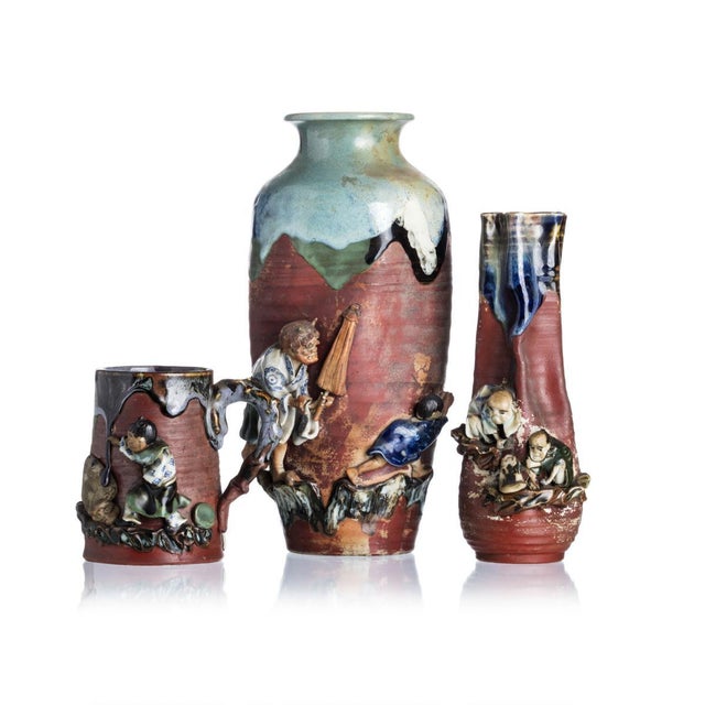 Japanese work from the 19th/20th century, in stoneware. Polychrome decoration with oriental figures in relief. Height:...