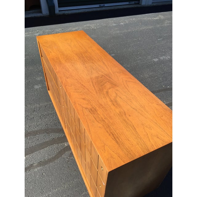 Nice mid century dresser made by high end furniture maker Kroehler