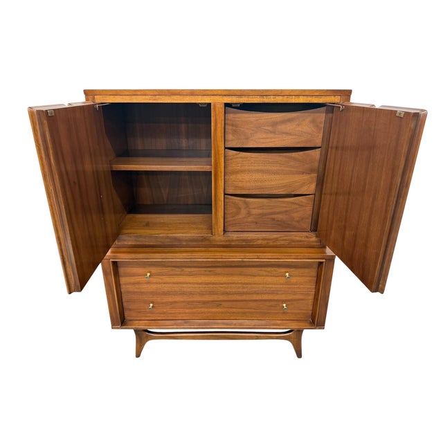 Mid-Century Modern Mid-Century Modern Kent Coffey Insignia 4-Piece Walnut Bedroom Set For Sale - Image 3 of 13