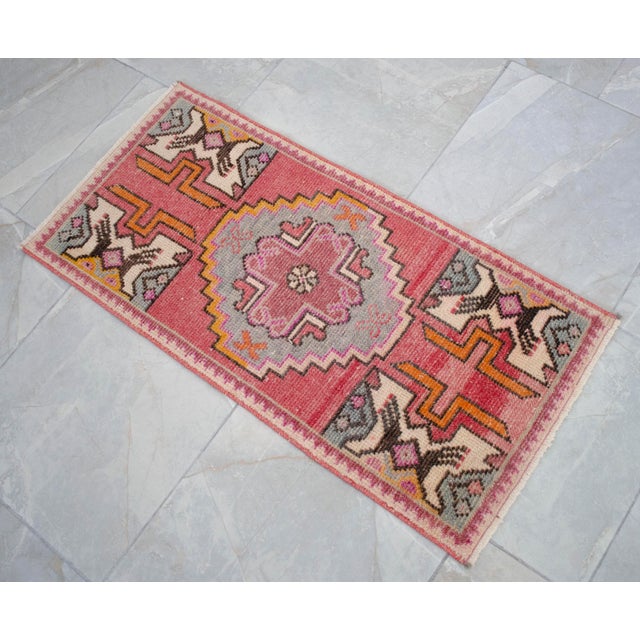 Pink 1970s Hand Knotted Small Turkish Rug 1'7" X 3'2" For Sale - Image 8 of 8