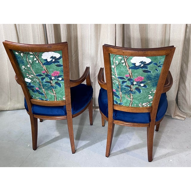 Hollywood Regency Set of 8 John Stuart Mid-Century Dining Chairs – Hollywood Regency Newly Upholstered in Thibaut Designer Fabric With a Rich Navy Velour on the Seats. For Sale - Image 3 of 12