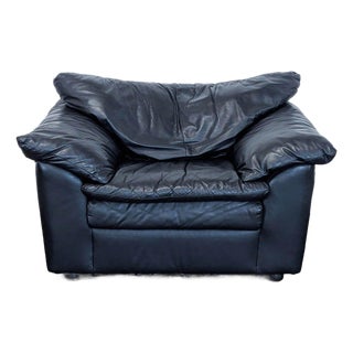 Spacious Black Leather Lounge Armchair - Ultra Soft Cushioning For Sale