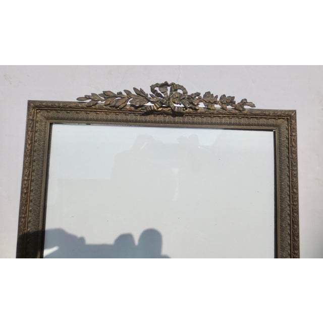 Gilt bronze photo frame, Louis XVI. Large format with a replacement back support. Bronze design with crossed ribbons...