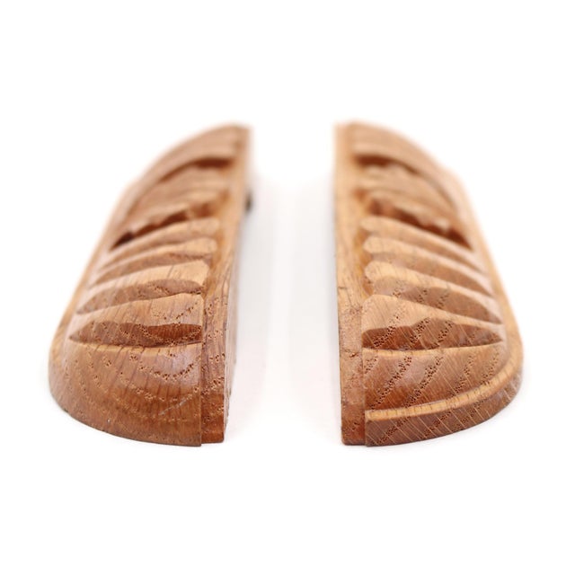 Traditional Pair of Carved 7.125 In. Unfinished Oak Drawer Pulls For Sale - Image 3 of 3