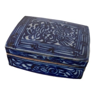Antique Quing Dynasty Chinese Blue and White Porcelain Lidded Wax Stamp Container For Sale