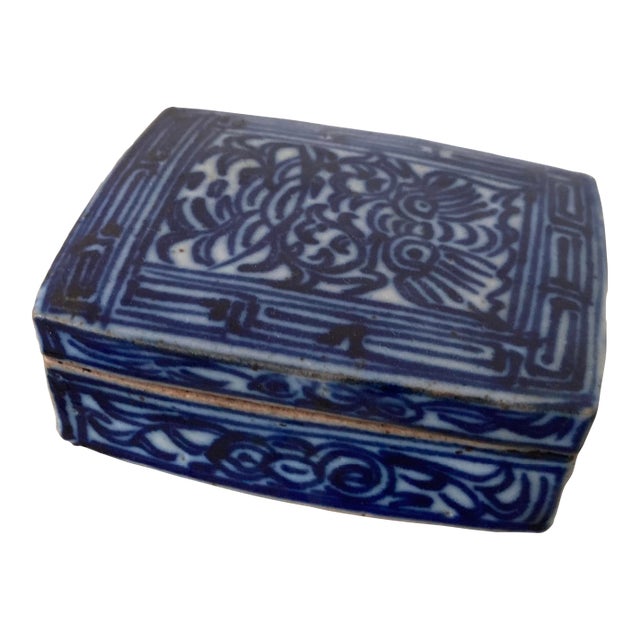 Antique Quing Dynasty Chinese Blue and White Porcelain Lidded Wax Stamp Container For Sale