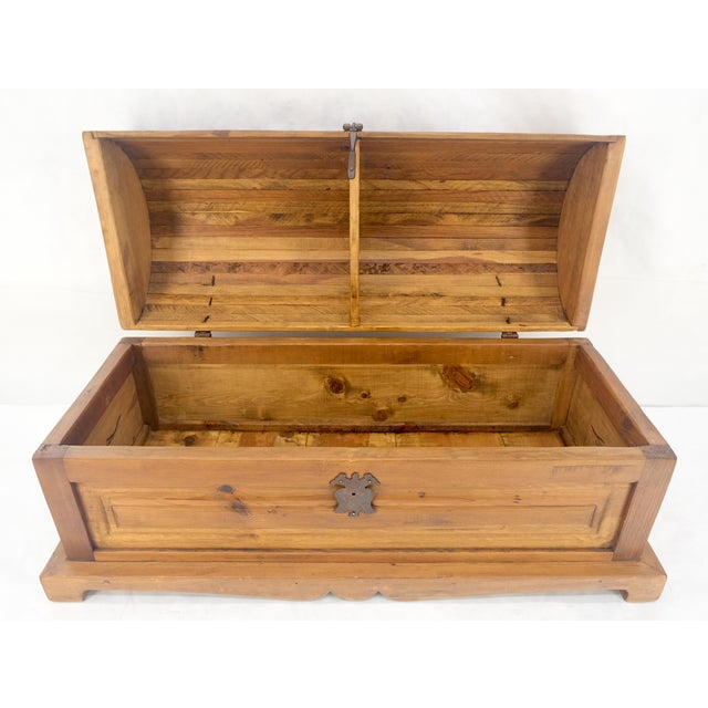 Late 20th Century Barrel Shape Top Vintage Pine Wood Trunk Chest MINT For Sale - Image 5 of 17