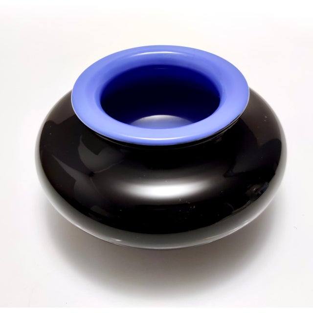 Vintage Iridescent Black and Cornflower Blue Cased Glass Vase, Italy, 1980s For Sale - Image 12 of 12