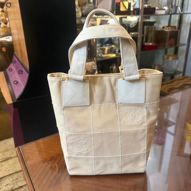 A Vintage 2000s Chanel Beige Canvas Tote Bag in Excellent Condition For Sale - Image 12 of 17