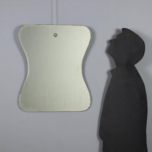 Vintage mirror of Italian manufacture from the 20th century with a contoured shape. This piece is attributed to the...