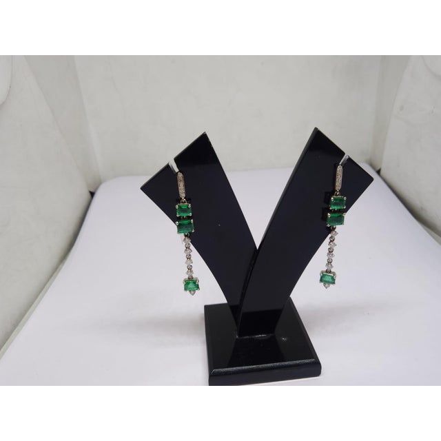 2020s Natural 2.41cts Emerald & 0.35cts Diamond Earring in 14k White Gold For Sale - Image 5 of 8
