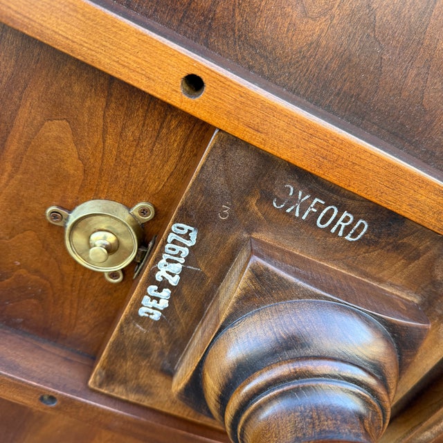 1970s Statton Oxford Cherry Traditional Queen Anne Style Tilt-Top Side or Accent Table For Sale - Image 12 of 14