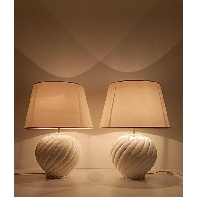 we offer for sale an amazing set of 2 twin lamps designed by Tommaso Barbi, as attested by the signature under the base....