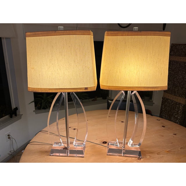 Mid-Century Modern 1970s Mid Century Modern Herb Ritts Astrolite Lucite Lamps - a Pair For Sale - Image 3 of 8