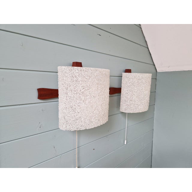 1960s Scandinavian Wall Sconces in Teak and Granular Plastic Resin, 1960s, Set of 2 For Sale - Image 5 of 17