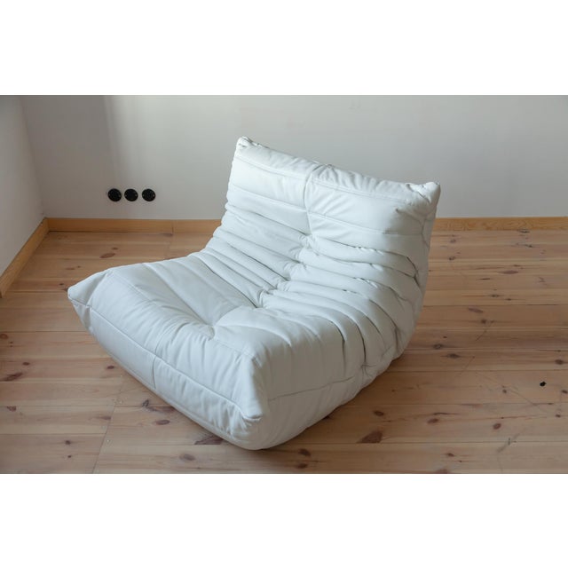 Ligne Roset Togo Lounge Chair in White Leather by Michel Ducaroy for Ligne Roset, 1970 For Sale - Image 4 of 7