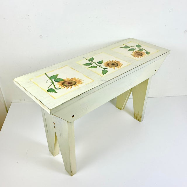 1970s Vintage Arts & Crafts Farmhouse Sunflower Folk Art Painted Pine Bench. For Sale - Image 12 of 18