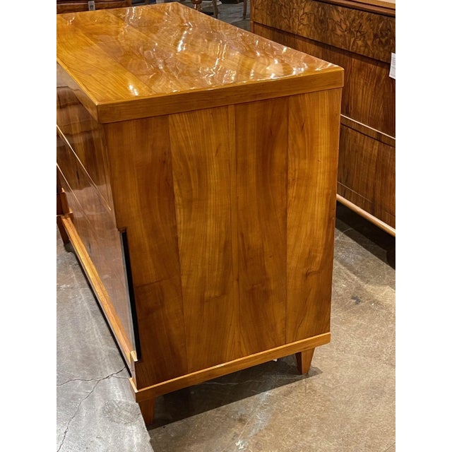 Brown Early 19th Century Austrian Biedermeier Walnut Commode For Sale - Image 8 of 13