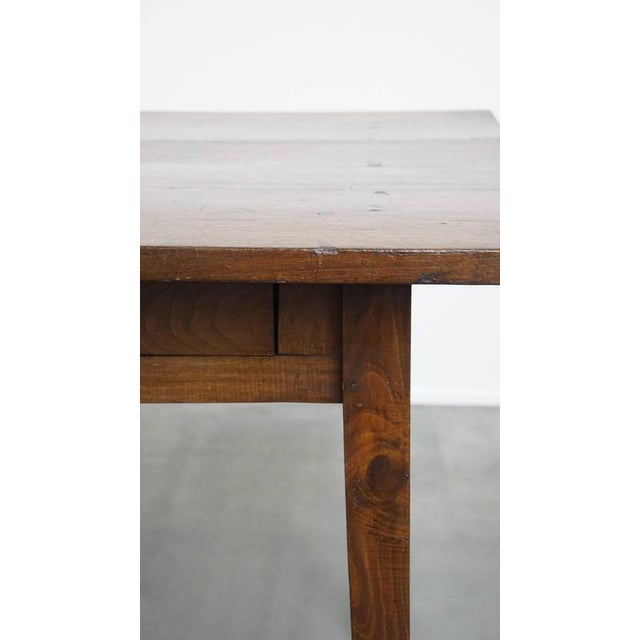 Antique English Dining Table in Walnut with 3 Drawers, Early 19th Century For Sale - Image 10 of 17