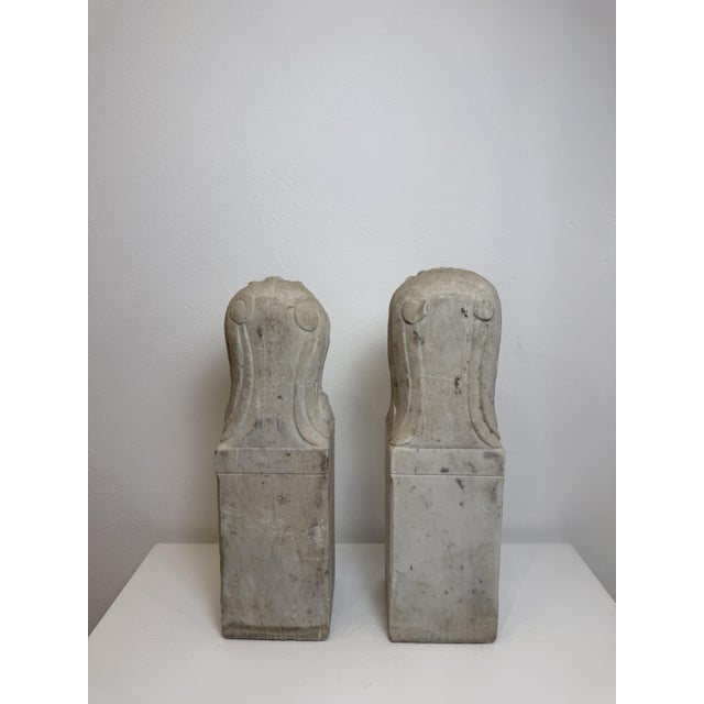 Florentine Lions in White Carrara Marble, Late 19th Century, Set of 2 For Sale - Image 12 of 13