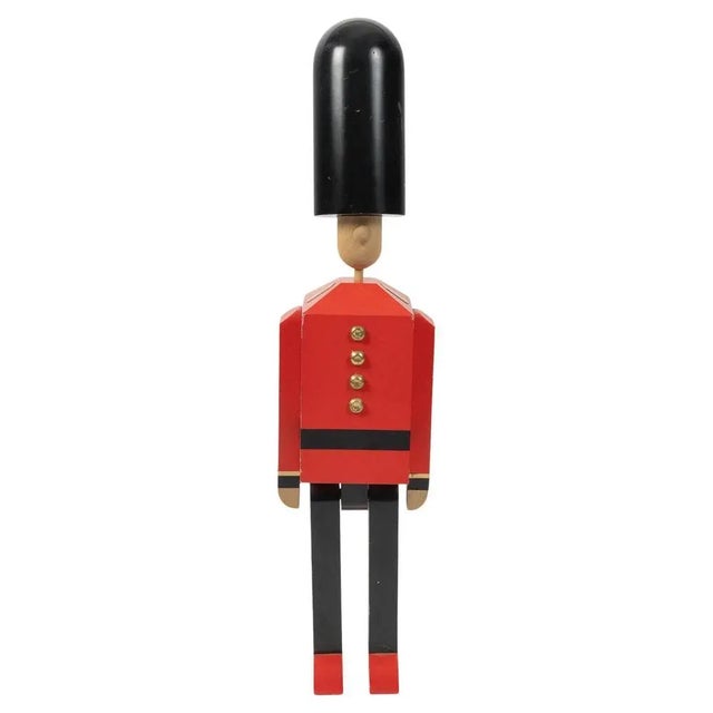 Black Painted Wood Sculpture of English Royal Guardsman, 20th Century For Sale - Image 8 of 8