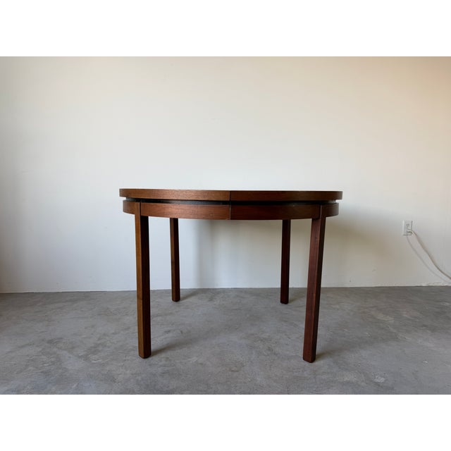 Beautiful Mid-Century Modern expandable dining table designed by Merton Gershun for Dillingham’s. Featuring a warm wood...