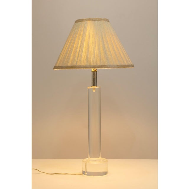 Modern Late 20th Century Chunky Lucite Tubular Column Table Lamp by Design Classics For Sale - Image 3 of 5