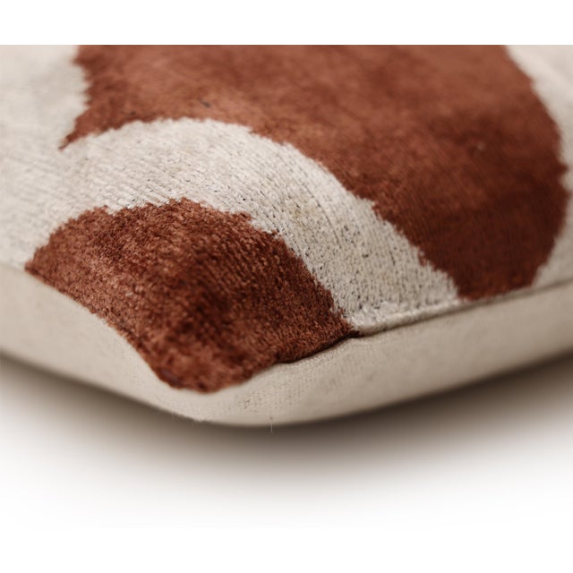 Handmade Brown Silk Velvet Pillow 20x20 – Geometric Modern Designer Cushion For Sale - Image 4 of 8