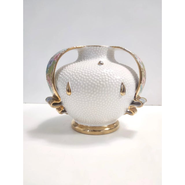 Ceramic Vintage White and Gold Deruta Earthenware Vase with Multicolored Flowers, Italy, 1950s For Sale - Image 7 of 14
