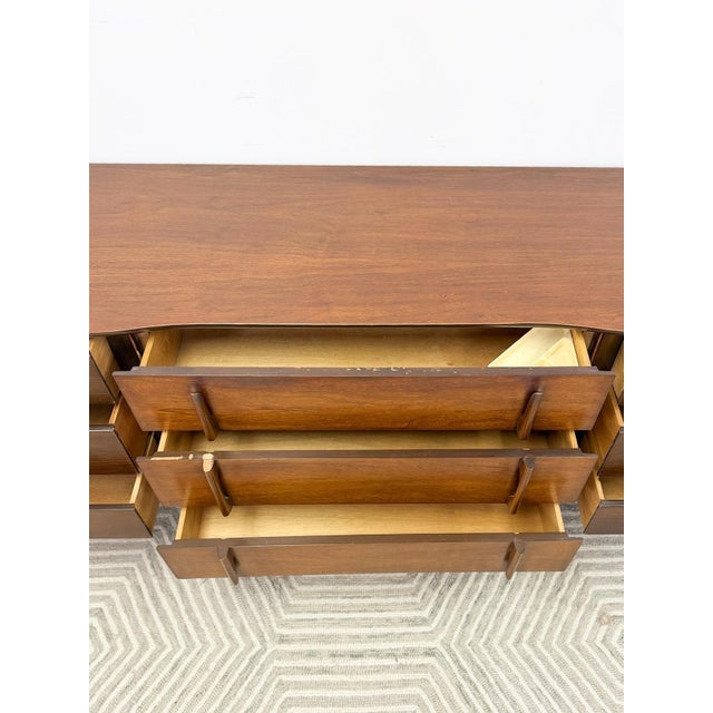 Rare United Furniture MCM Long Dresser Intricate Wood Pulls Vintage Lowboy For Sale - Image 11 of 17