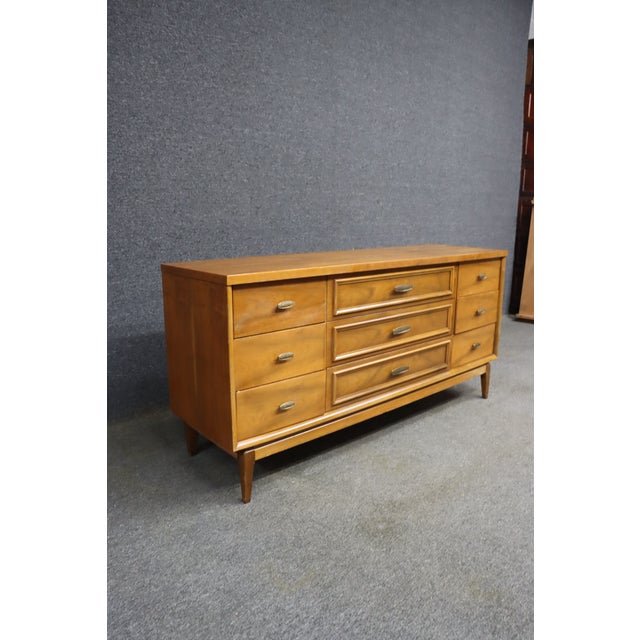 Mid-Century Modern Attributed to Broyhill Mid-Century Modern Walnut Nine-Drawer Dresser For Sale - Image 3 of 10