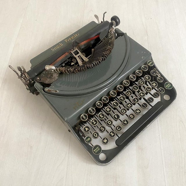 Mid-Century Modern Premier Portable Typewriter from Smith, 1930s For Sale - Image 3 of 11